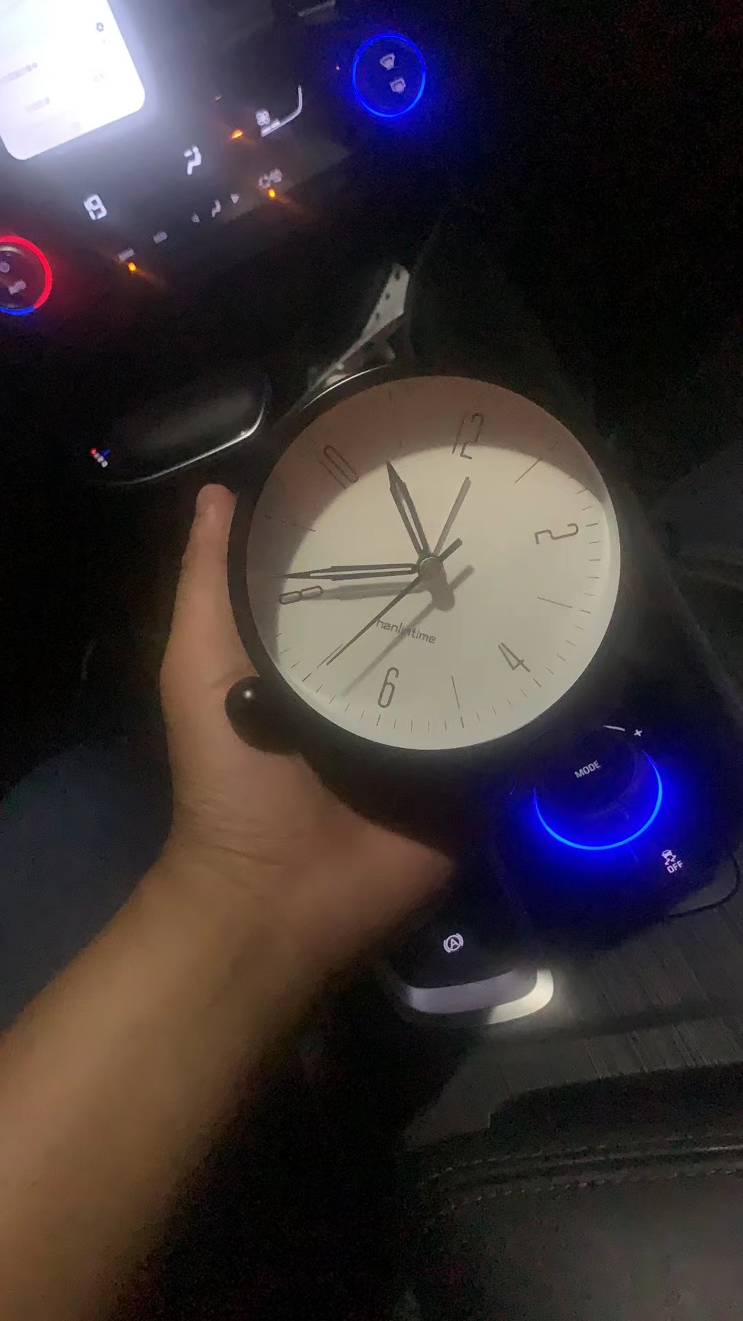 網(wǎng)約車司機，“卷”在車流里